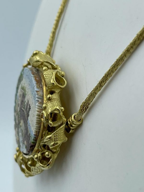 Collier in oro 18 kt con micromosaico e diamanti