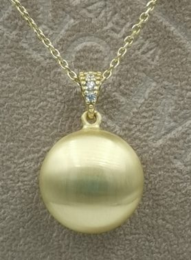 Collana con pendente in argento con finitura in oro 23 kt