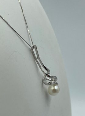 Collier in oro bianco 18 kt con perla coltivata