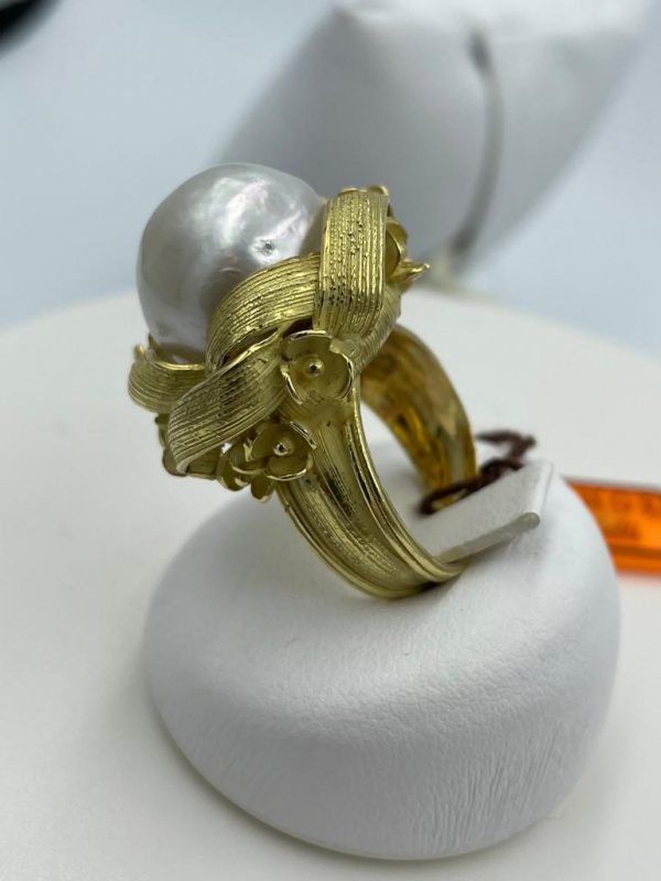 Anello realizzato a mano in oro 18 kt